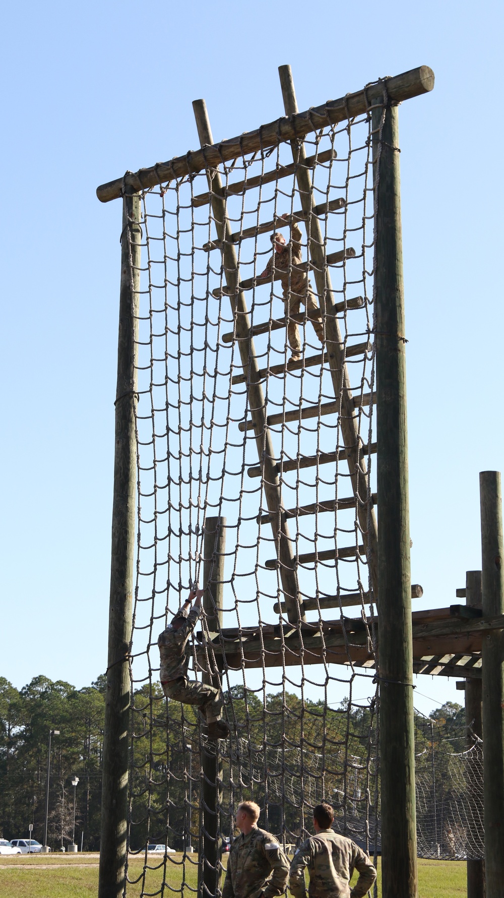 Marne Soldiers Compete in the SFC Thornsbury Obstacle Course Competition during MarneWeek 2017