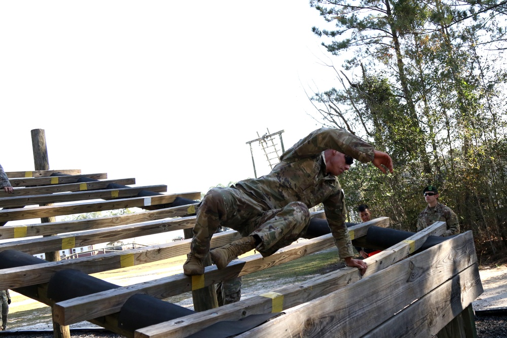 Marne Soldiers Compete in the SFC Thornsbury Obstacle Course Competition during MarneWeek 2017