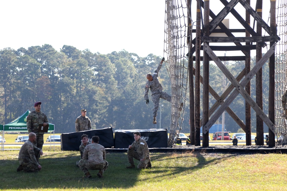 Marne Soldiers Compete in the SFC Thornsbury Obstacle Course Competition during MarneWeek 2017