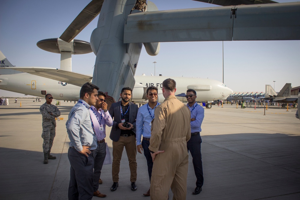 15th MEU shows off aircraft during Dubai Airshow