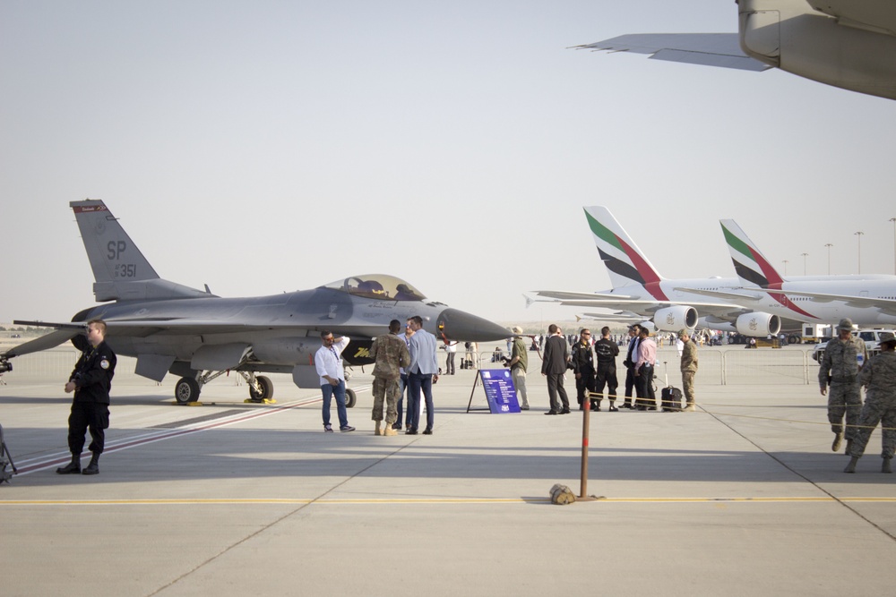 15th MEU shows off aircraft during Dubai Airshow