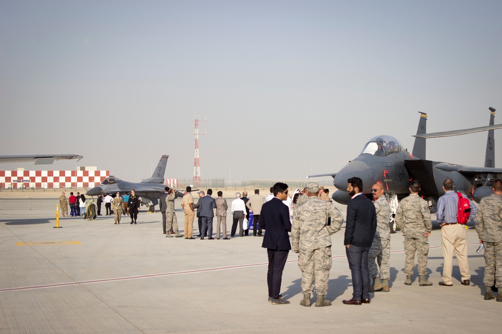 15th MEU shows off aircraft during Dubai Airshow