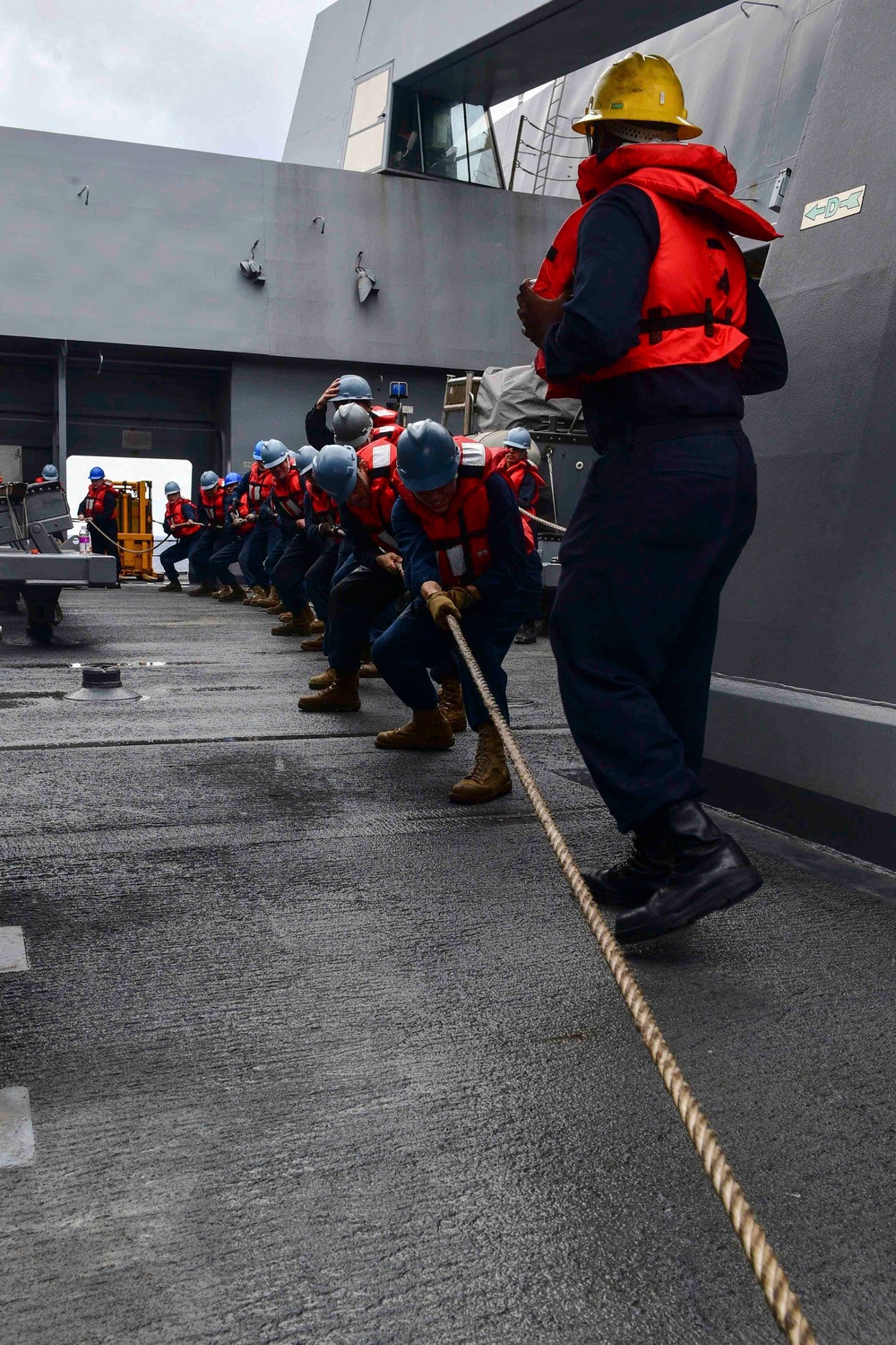 USS San Diego (LPD 22) Sailors and Marines Heave on Messenger Line