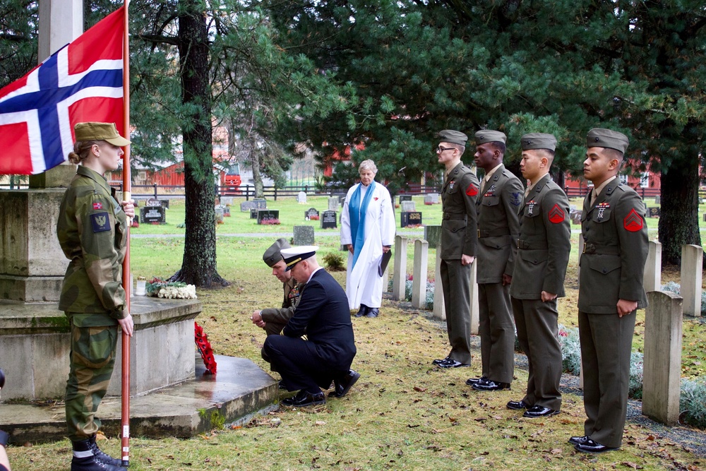 U.S. Marines, sailors and Norwegian Home Guard participate in wreath laying ceremony
