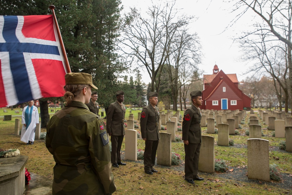 U.S. Marines, sailors and Norwegian Home Guard participate in wreath laying ceremony