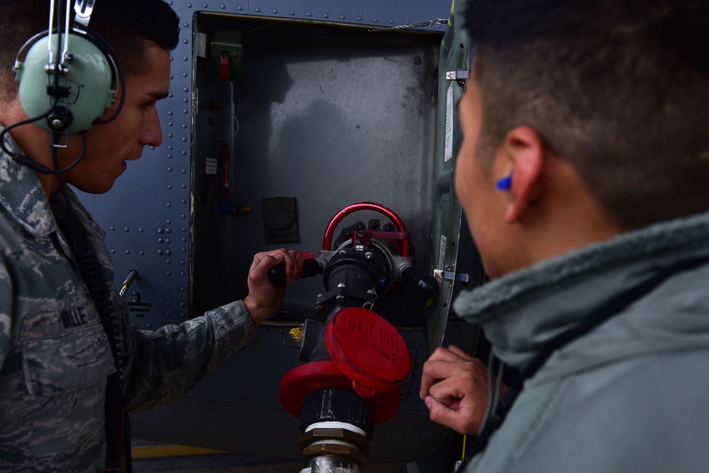Fueling aircraft, fueling Combat Airlift