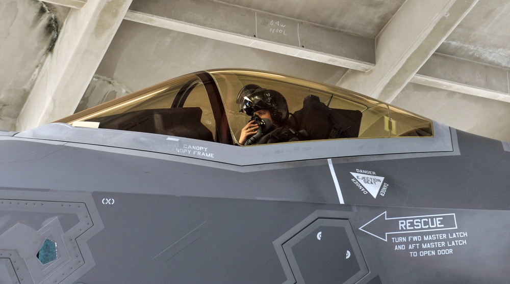 Hill F-35A Lightning II conduct air training