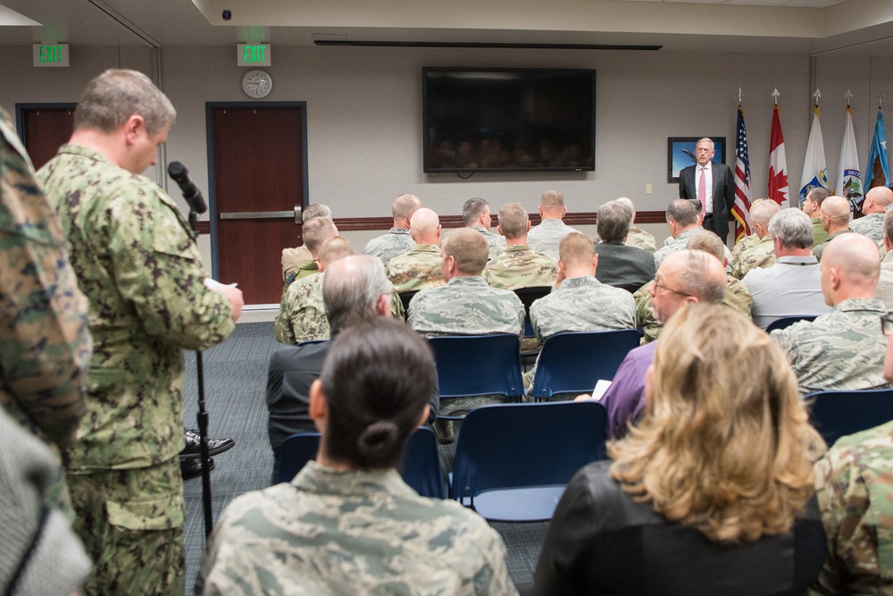 SD speaks with NORTHCOM Commander