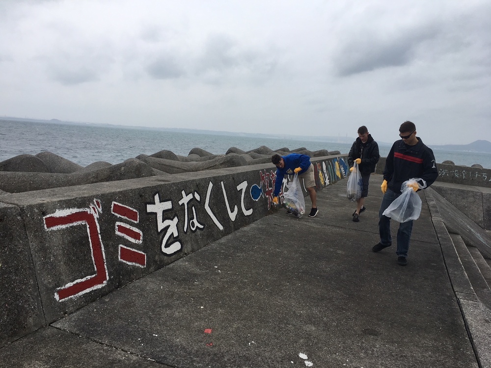 31st MEU Marines and Sailors clean up Kin Town fishing port