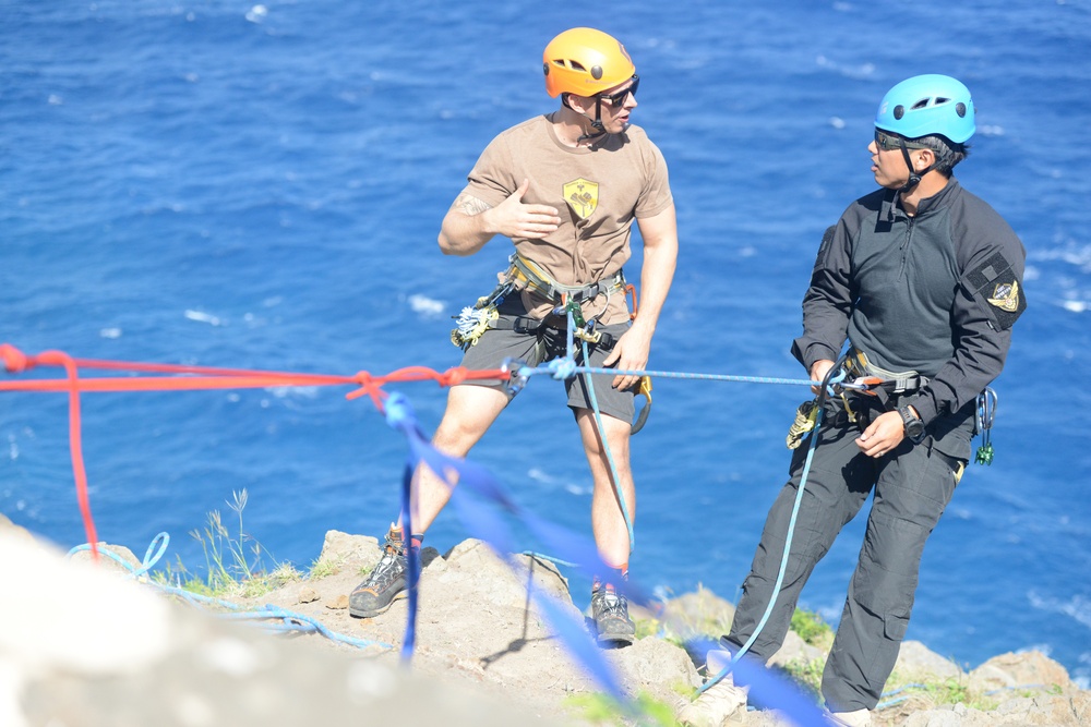 Coast Guard, Korean coast guard rescue swimmers conduct professional exchange