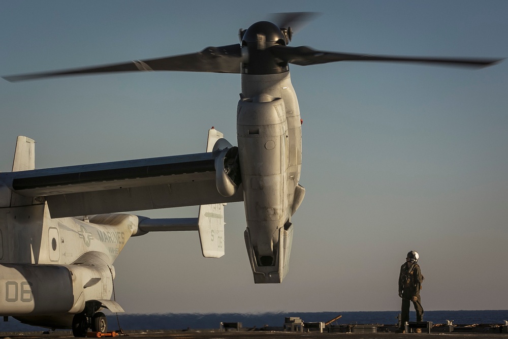 Ospreys Touchdown Aboard USS Oak Hill