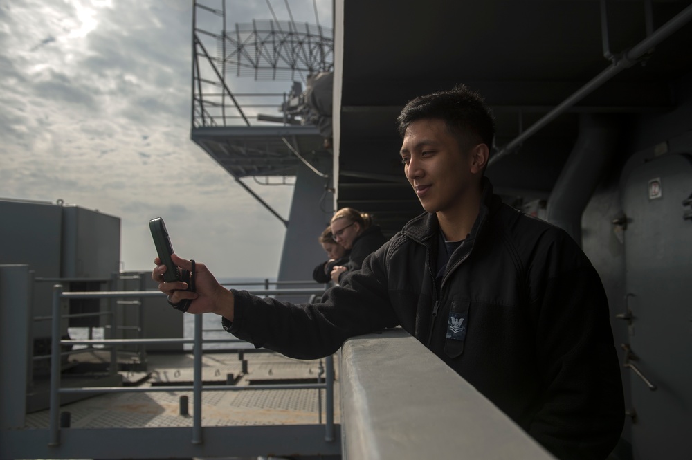 Nimitz Conducts a Vertical Replenishment