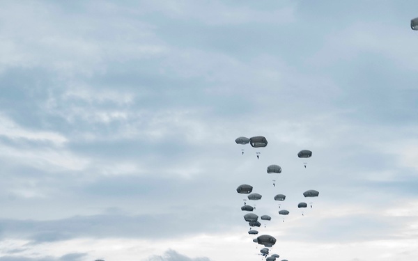 U.S. and Serbia perform airborne insertion exercise
