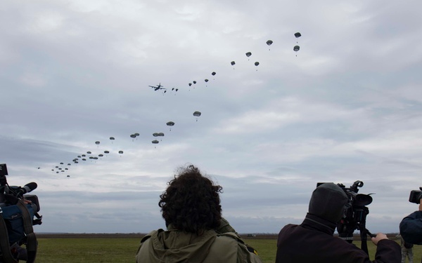 U.S. and Serbia perform airborne insertion exercise