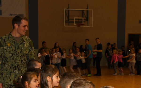 NSF Redzikowo Sailors visit a local school in Jezierzyce, Poland
