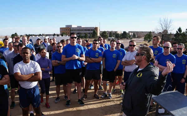 Turkey trotters truck toward Thanksgiving