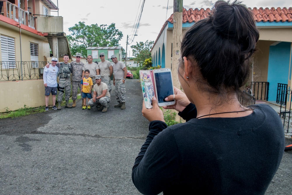 Foundation for Puerto Rico partners with military members to distribute food and water