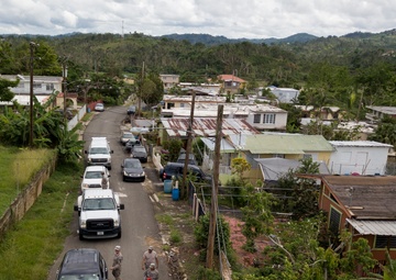Foundation for Puerto Rico partners with military members to distribute food and water
