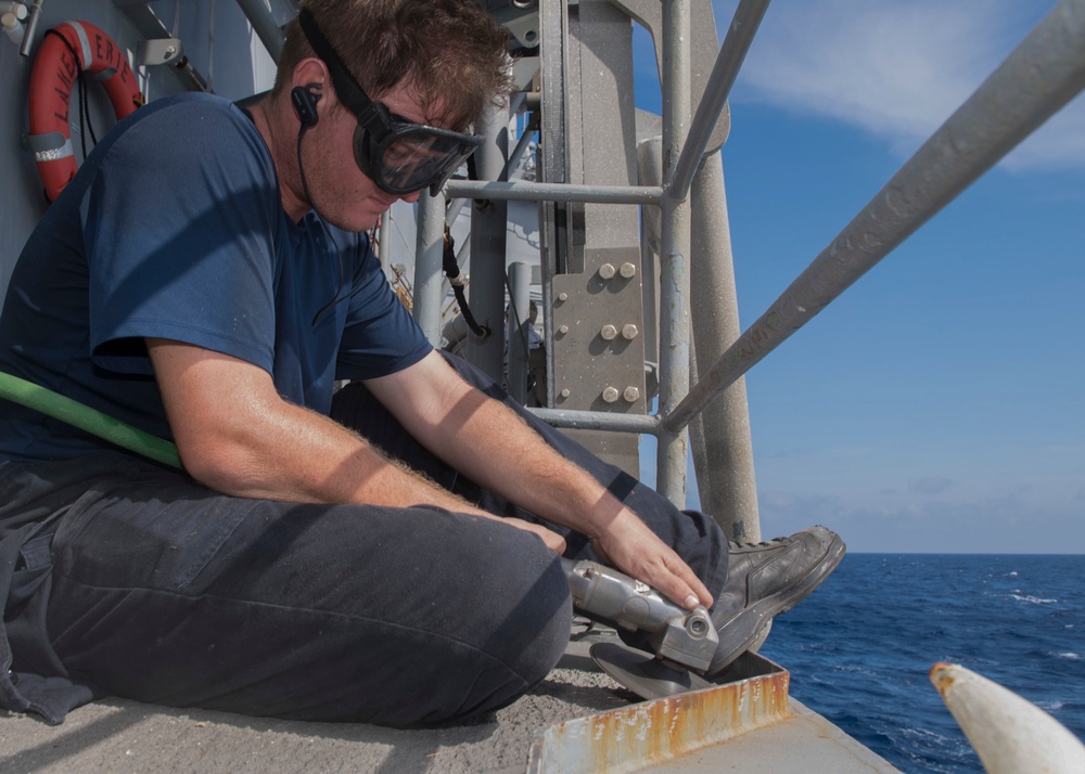USS Lake Erie (CG 70) Seaman performs deck preservation