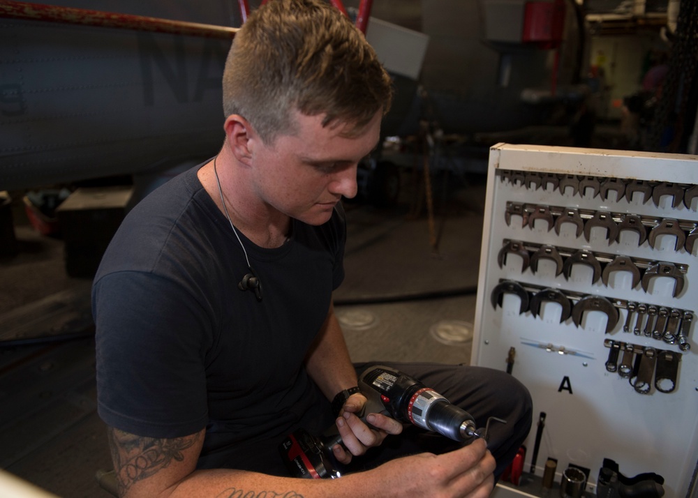USS Lake Erie (CG 70) AD2 maintains tools