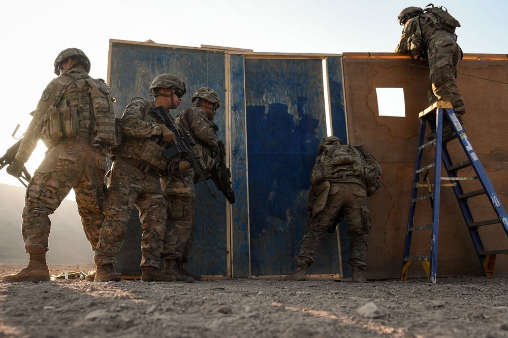 Soldiers conduct live fire shoot house training