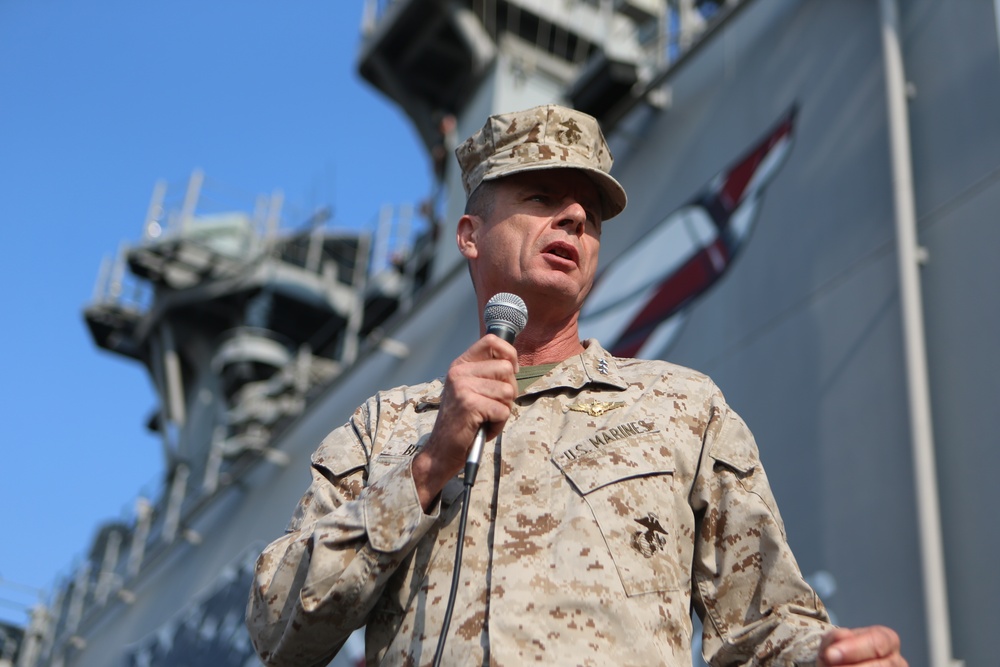 MARCENT Commander visits U.S. Marines, Sailors with 15th MEU, USS America
