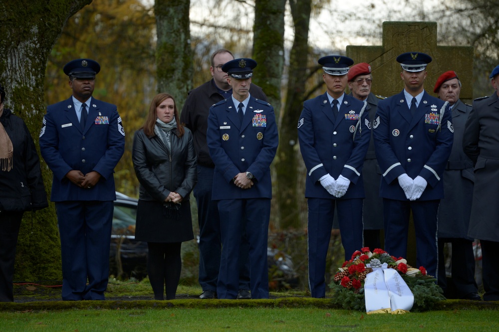 Spangdahlem supports National Mourning Day with wreath