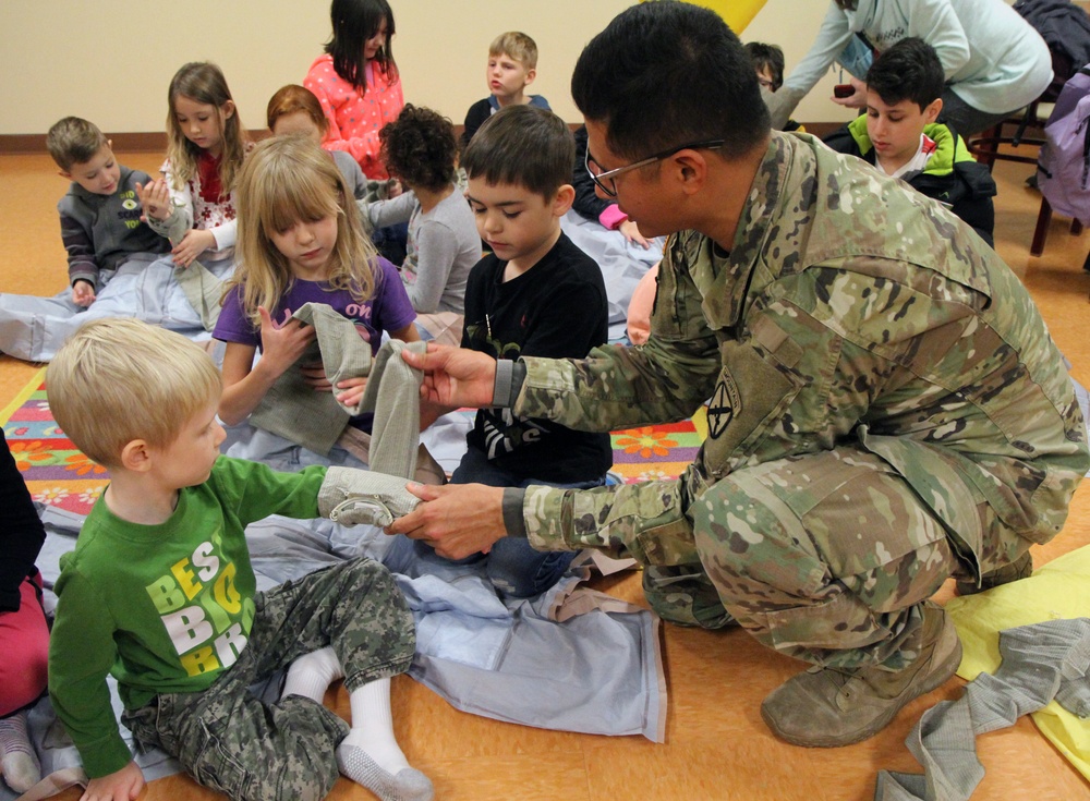 Muleskinner Medics Teach First Aid to Fort Drum Homeschoolers