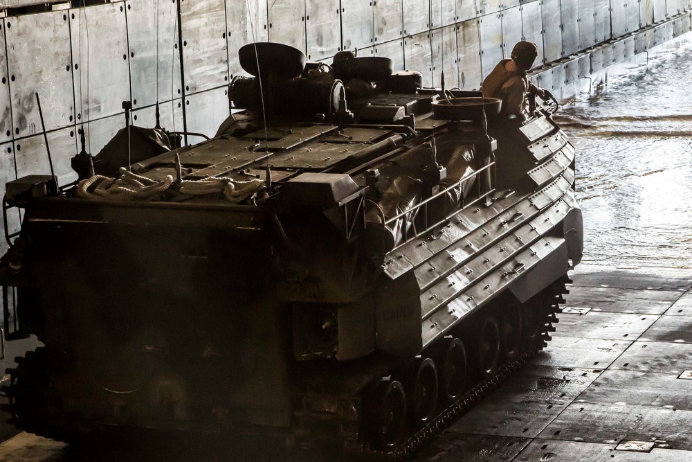Fox Co. Conducts Mechanized Raid during COMPTUEX