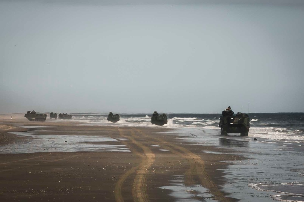 Fox Co. Conducts Mechanized Raid during COMPTUEX