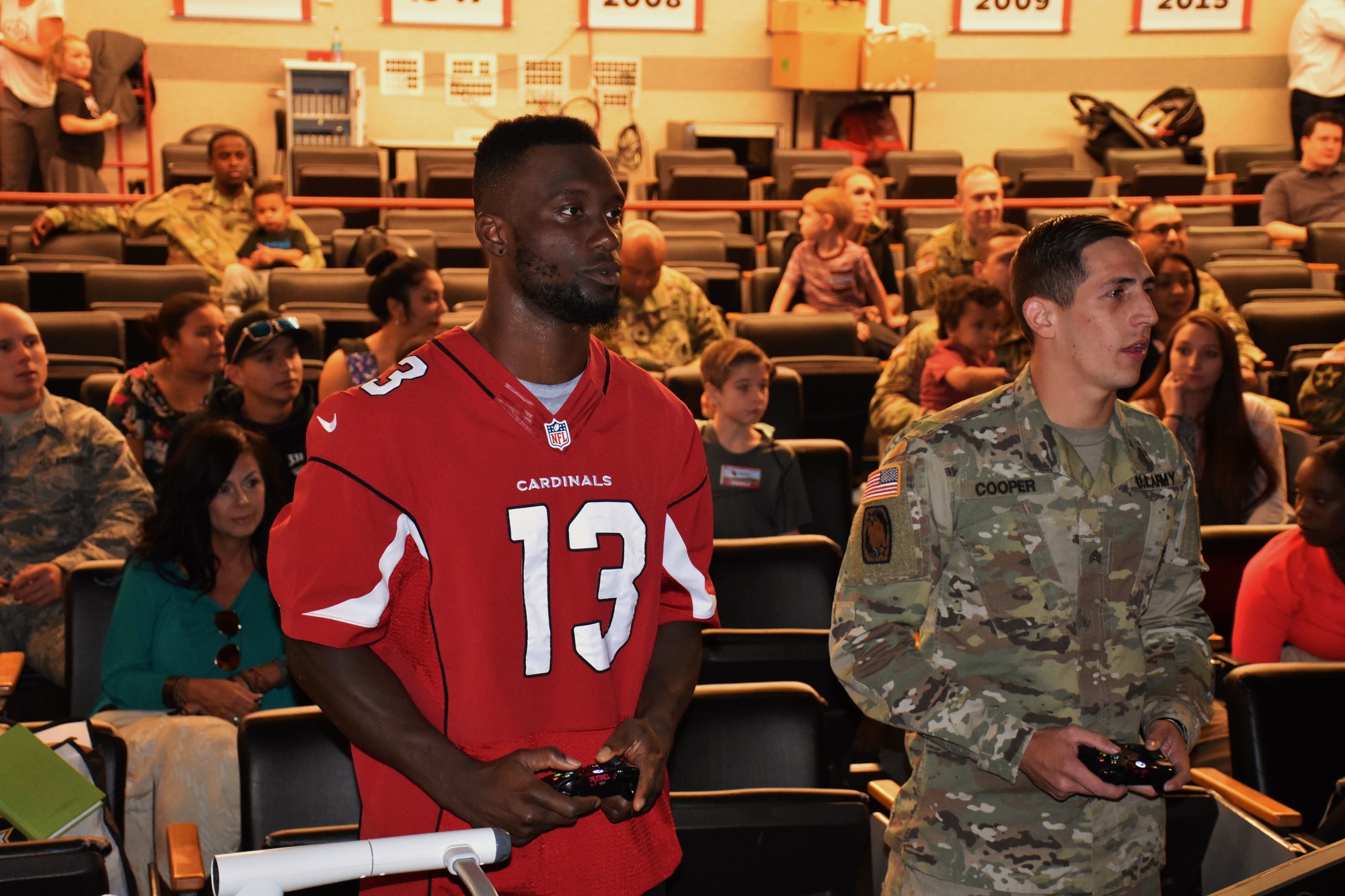 DVIDS - Images - Phoenix recruiters battle Arizona Cardinals in 'Pro vs G.I  Joe' Xbox challenge [Image 2 of 6]