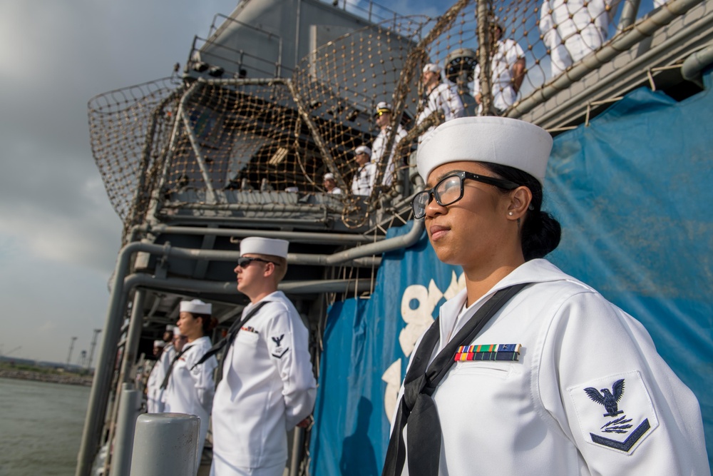 USS Princeton pulls into Colombo, Sri Lanka