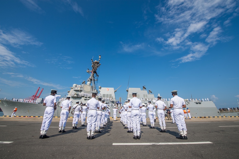 USS Pinckney pulls into Colombo, Sri Lanka