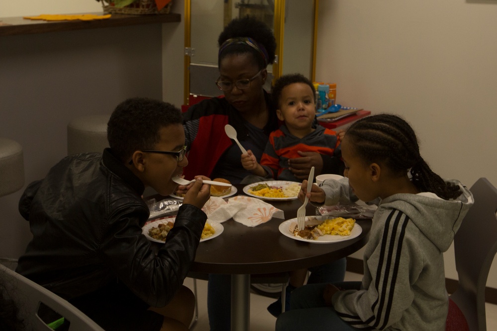 Camp Foster USO bring a taste of home to the military community with a Thanksgiving Dinner