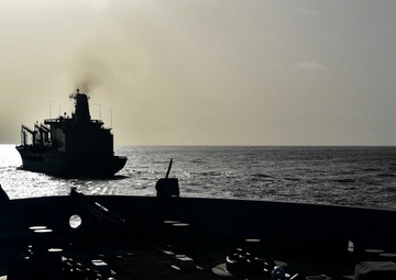USS San Diego (LPD 22) Prepares to Pull Alongside USNS Leroy Grumman (T-AO 195)