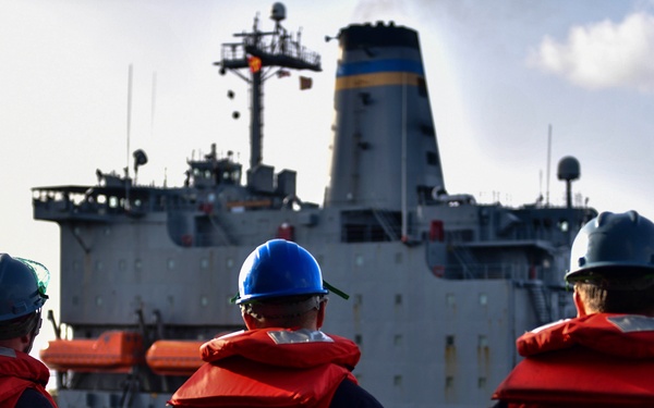 USS San Diego (LPD 22) Pulls Alongside USNS Leroy Grumman (T-AO 195)