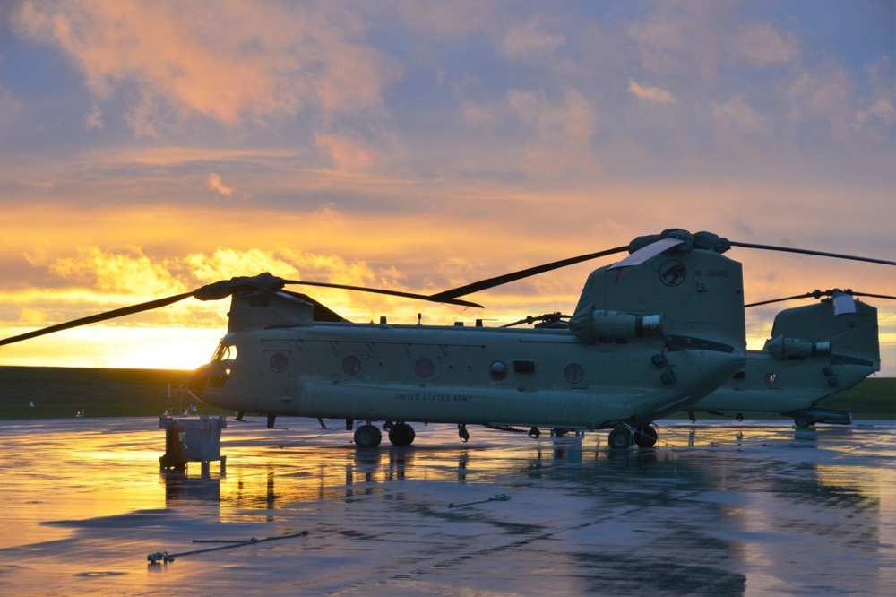 DVIDS - Images - CH-47 Chinook Helicopters During Sunset [Image 4 Of 6]