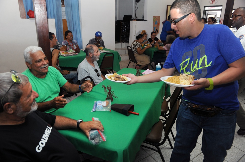 Volunteers bring Thanksgiving to Puerto Ricans in need
