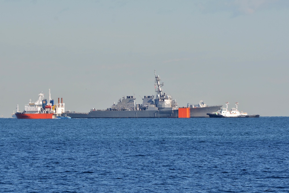 USS Fitzgerald (DDG-62) Heavy Lift Operation