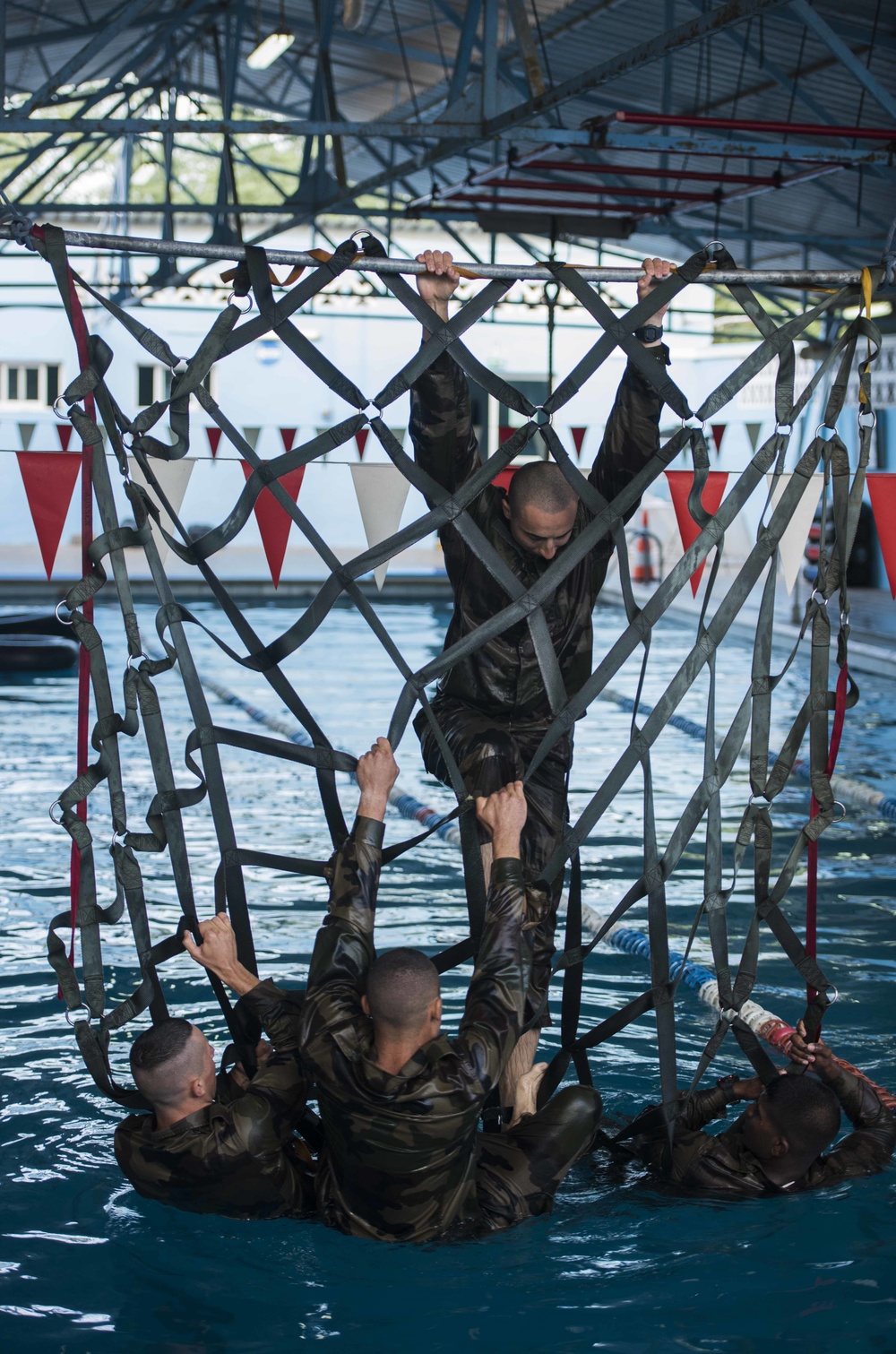 US Soldiers, French marines dive into French Commando Course prequalification assessment