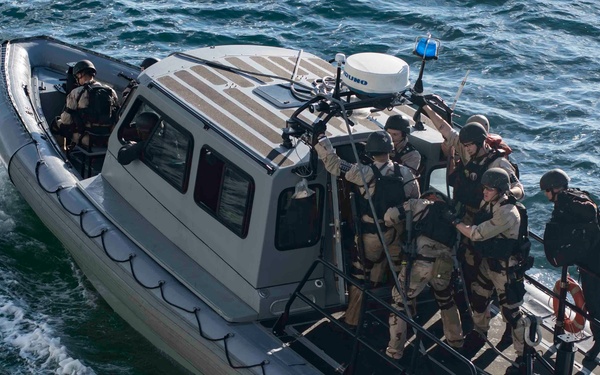 USS Oak Hill (LSD 51) conducts COMPTUEX