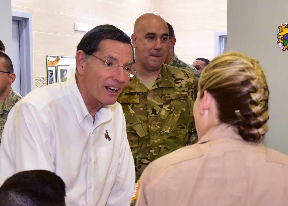 Senator visits Wyoming guardsmen
