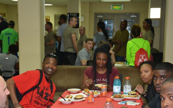 Soldiers Celebrate Thanksgiving in Kuwait