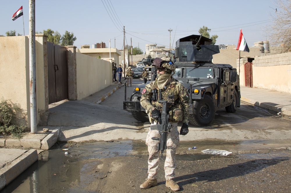 Italian army civil affairs assessment in Wana, Iraq