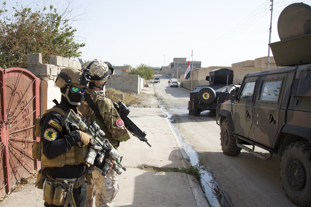 Italian army civil affairs assessment in Wana, Iraq