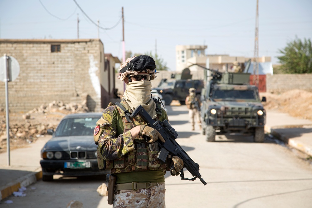 Italian army civil affairs assessment in Wana, Iraq