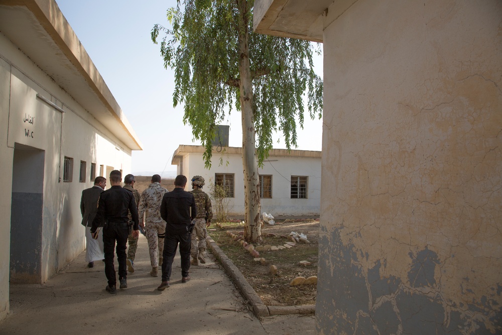 Italian army civil affairs assessment in Wana, Iraq