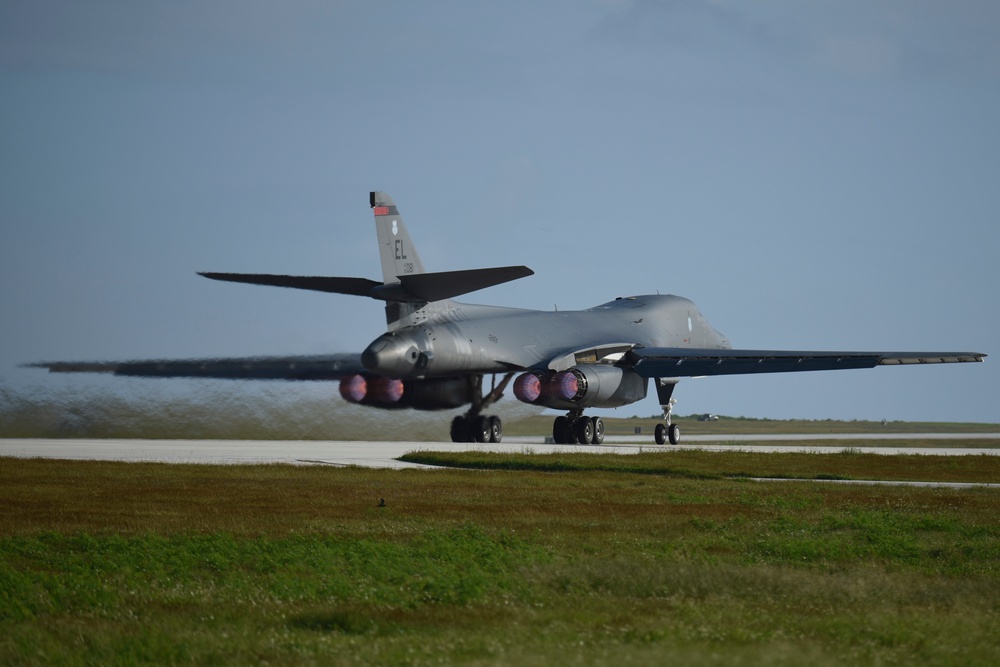 U.S. bombers conduct bilateral training with Royal Australian Air Force in conjunction with Lightning Focus exercise