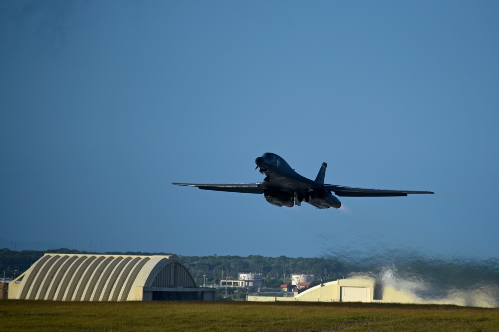 U.S. bombers conduct bilateral training with Royal Australian Air Force in conjunction with Lightning Focus exercise