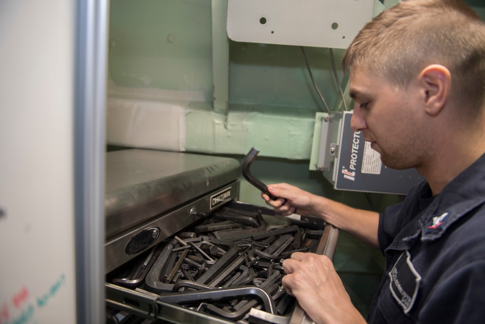 USS Lake Erie (CG 70) FC3 searches for tools